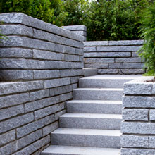 Mauer mit Stufen